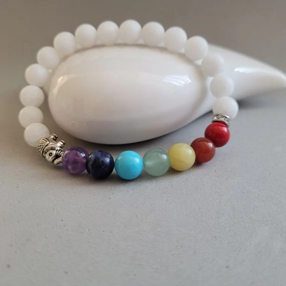 fehér csakrakarkötő elefánttal