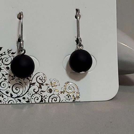 Matt felületű ónix fülbevaló