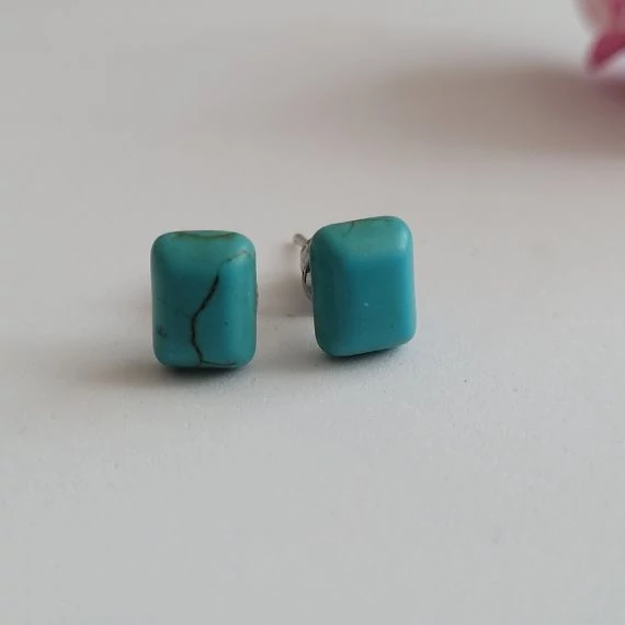 Türkinit füli tégla alakú