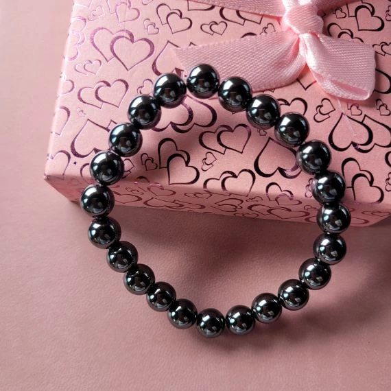 Hematit ásványkarkötő díszdobozon