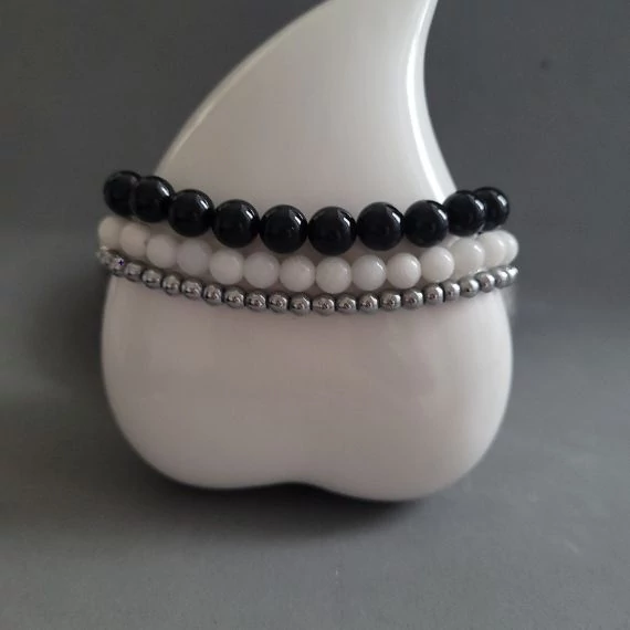 Ónix-Tejkvarc-Hematit trisoros karkötő