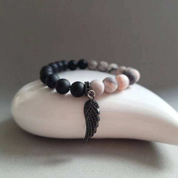 Misztikus Ónix és zebramészkő karkötő angyalszárnnyal