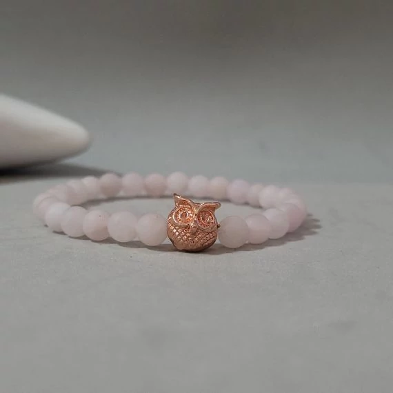 Rózsakvarc karkötő baglyos matt