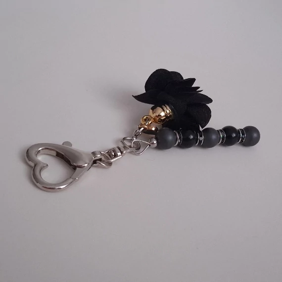 Szíves hematit ónix ásványkulcstartó