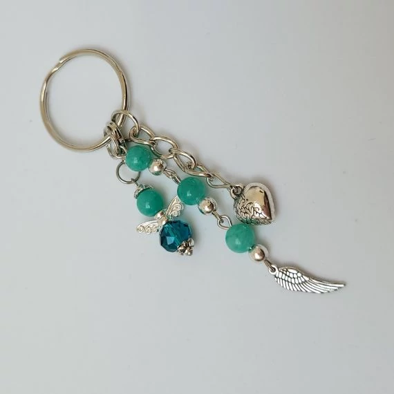 Zöldjade ásvány kulcstartó angyalka, szív, és angyalszárny